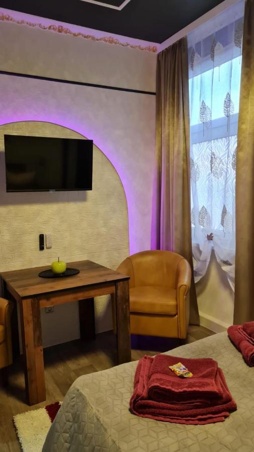 Best-Preis -Gold Suite- Mit Netflix, Self-Check-In, Ebike Ladestation, Fahrradraum, Wlan, Netflix Und Massagesessel - Direkt Am Elberadweg Im Herzen Von Wittenberge Exterior foto