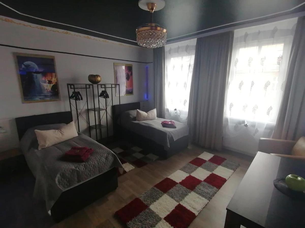 Best-Preis -Gold Suite- Mit Netflix, Self-Check-In, Ebike Ladestation, Fahrradraum, Wlan, Netflix Und Massagesessel - Direkt Am Elberadweg Im Herzen Von Wittenberge Exterior foto