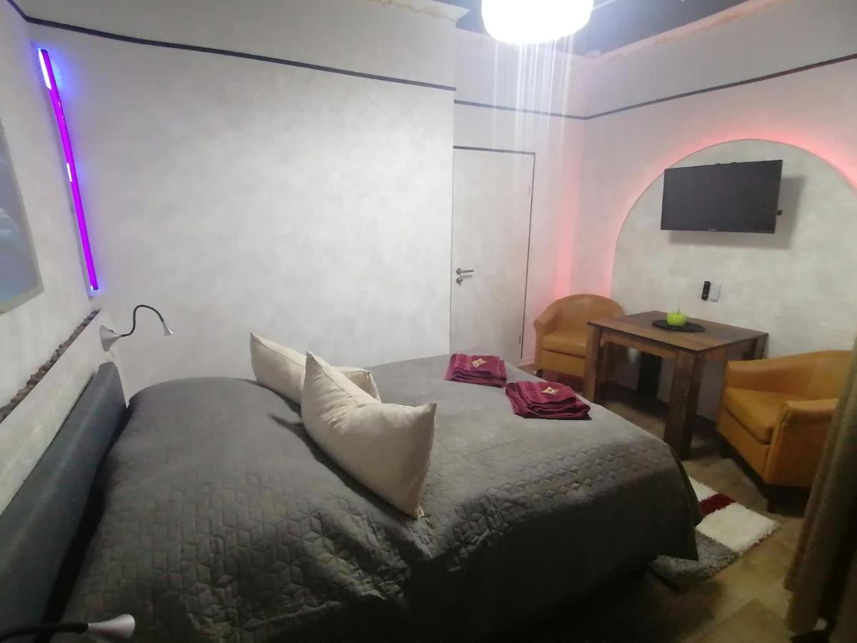 Best-Preis -Gold Suite- Mit Netflix, Self-Check-In, Ebike Ladestation, Fahrradraum, Wlan, Netflix Und Massagesessel - Direkt Am Elberadweg Im Herzen Von Wittenberge Exterior foto