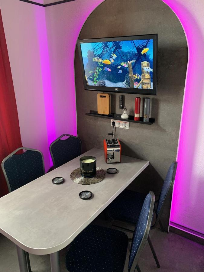 Best-Preis -Gold Suite- Mit Netflix, Self-Check-In, Ebike Ladestation, Fahrradraum, Wlan, Netflix Und Massagesessel - Direkt Am Elberadweg Im Herzen Von Wittenberge Exterior foto