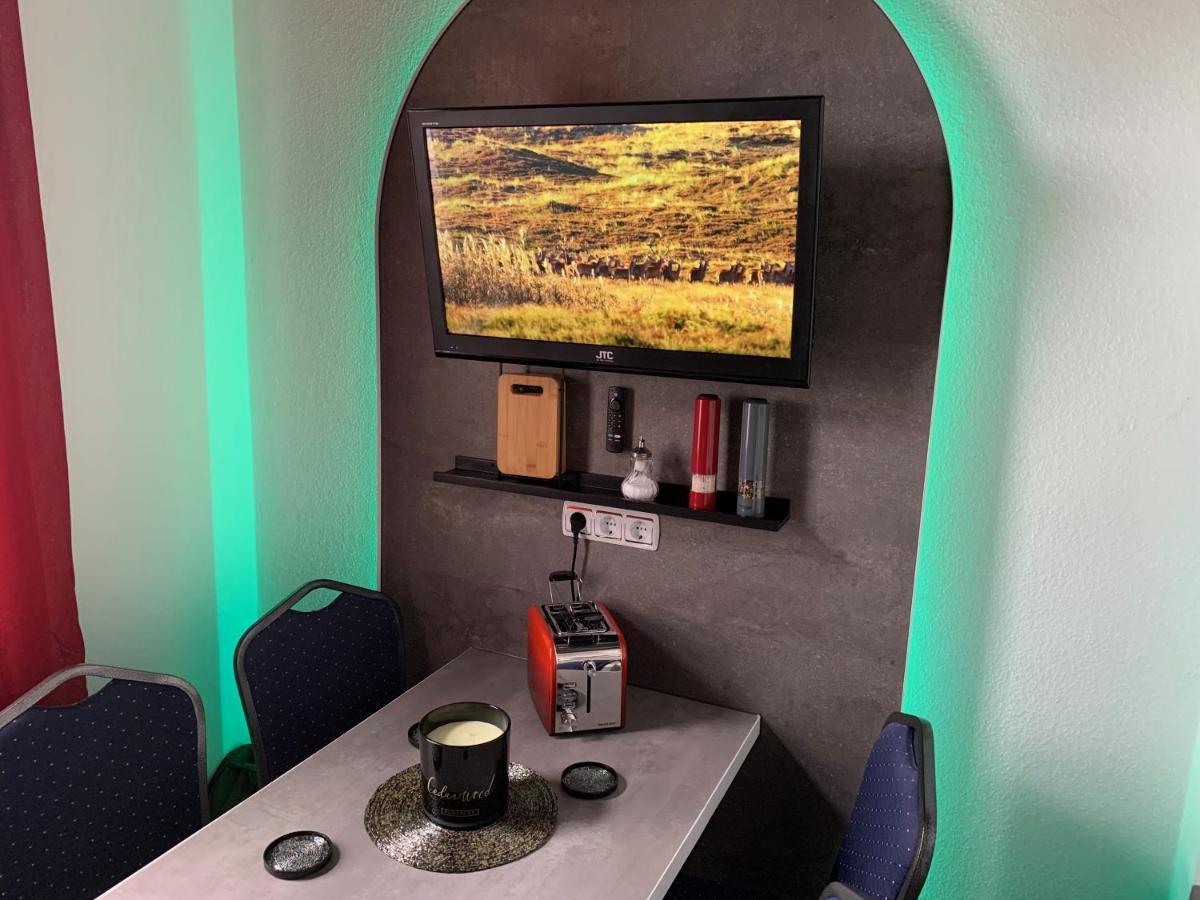 Best-Preis -Gold Suite- Mit Netflix, Self-Check-In, Ebike Ladestation, Fahrradraum, Wlan, Netflix Und Massagesessel - Direkt Am Elberadweg Im Herzen Von Wittenberge Exterior foto